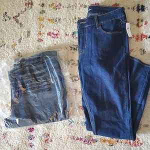 Old navy 8petite skinny jeans (2 pair)